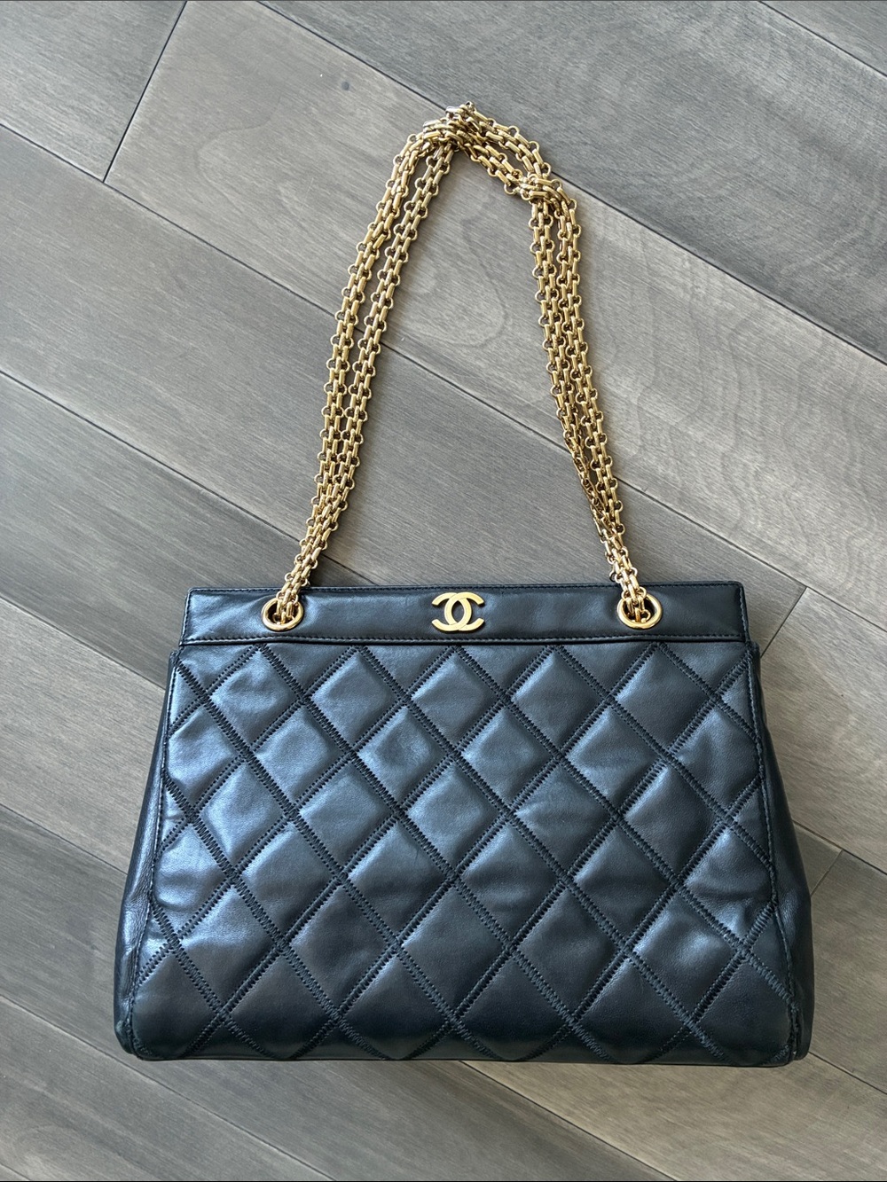 Vintage CHANEL Black Quilted Leather CC Chain Tote Gold Hardware - Picture 3 of 12